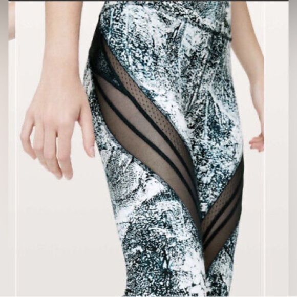 Lululemon Never Still Crop 21” Wildwood Multi Nocturnal Teal Blue Mesh size 6 - Picture 4 of 11